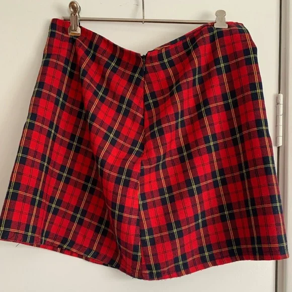 Pretty Little Thing red tartan a-line mini skirt - Picture 2 of 3